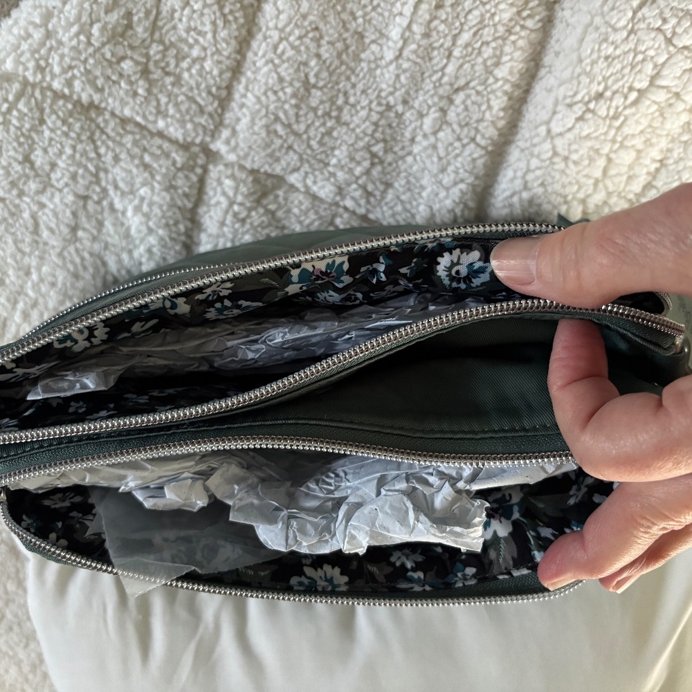 Vera Bradley triple compartment crossbody. NWT - Picture 3 of 7